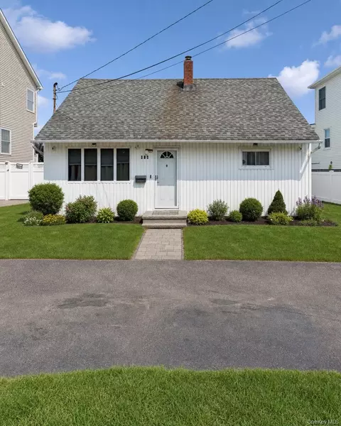 404 Front St, Bellmore, NY 11710