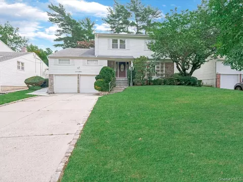 17 Cambridge Rd, North Hempstead, NY 11023