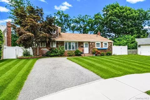 2275 Hynes Pl, Bellmore, NY 11710
