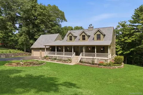 68 Burleigh Rd, New Paltz, NY 12561
