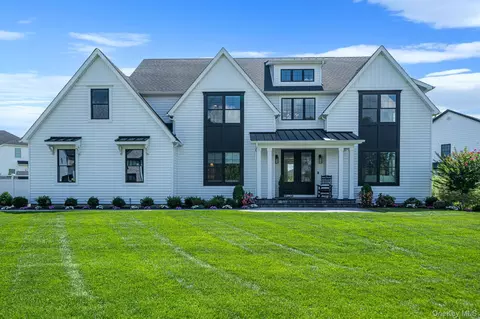 53 Southview Cir, Lake Grove, NY 11755