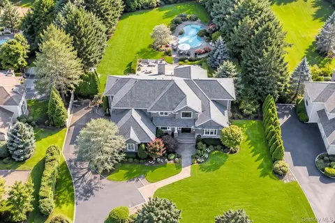 23 Jagger Ct, Melville, NY 11747