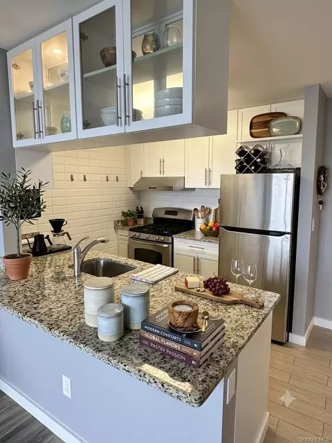 40-26 College Point Blvd #18D, Flushing, NY 11354