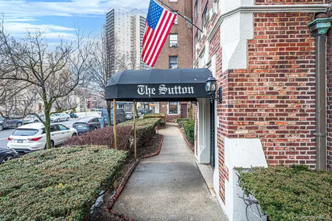109-14 Ascan Ave #4B, New York, NY 11375