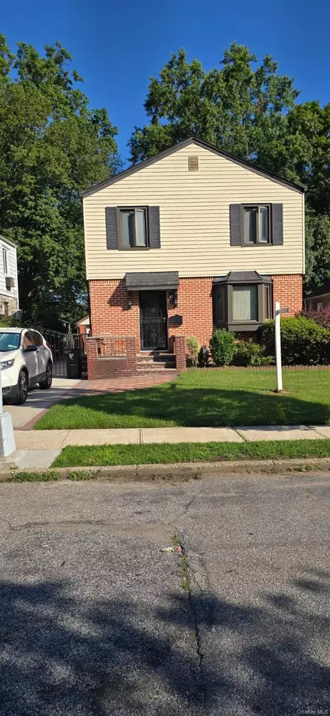 20962 Whitehall Ter, New York, NY 11427