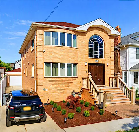 18911 44th Ave, Flushing, NY 11358