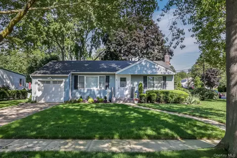 38 Linwood Ave, Farmingdale, NY 11735
