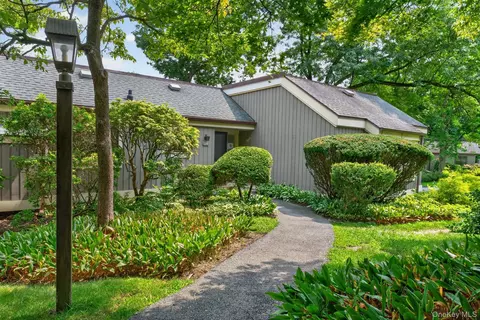 220 Heritage Hls #B, Somers, NY 10589