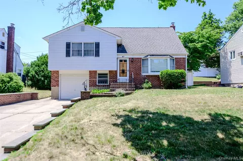 Exterior - 87 Central Park Rd, Plainview, NY 11803 photo 5 of 5