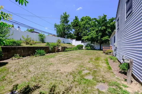 Exterior - 87 Central Park Rd, Plainview, NY 11803 photo 3 of 5