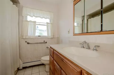 Bath - 87 Central Park Rd, Plainview, NY 11803 photo 1 of 1