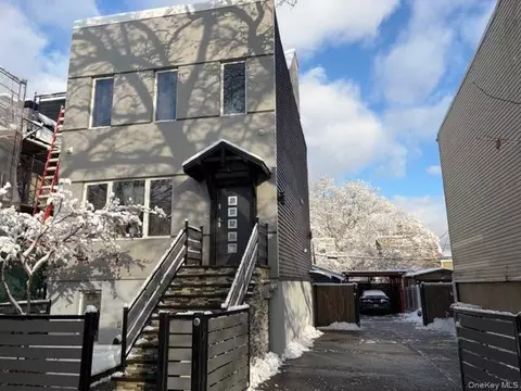 71-61 70th St, New York, NY 11385