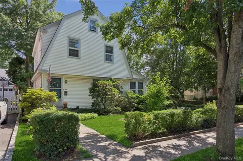 50 Park Ave, North Hempstead, NY 11050
