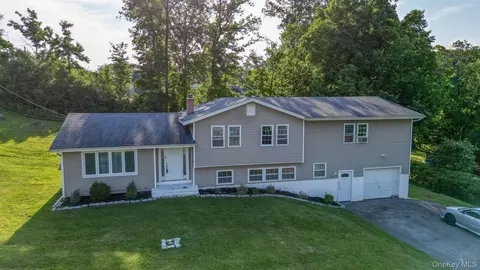 1 Forest Ln, Salisbury Mills, NY 12577