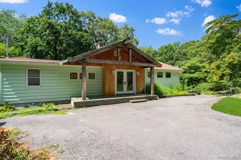 64 Sally Ln, Ridge, NY 11961