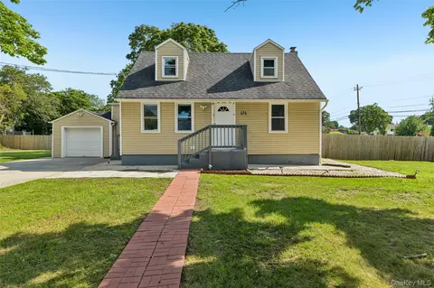 416 Arizona Ave, Bay Shore, NY 11706