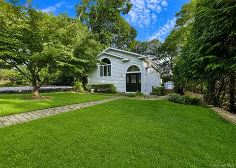 94 Newton Blvd, Ronkonkoma, NY 11779