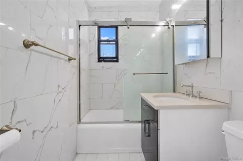 Bath - 25-40 Union St #4E, Flushing, NY 11354 photo 1 of 1