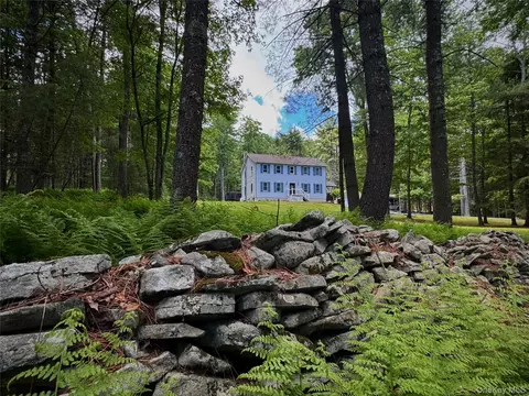 63 Geba Dr, Lumberland, NY 12737