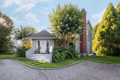 33 Hilltop Rd, Southampton, NY 11968