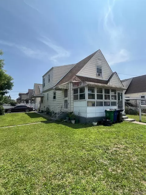 15418 129th Ave, Jamaica, NY 11434