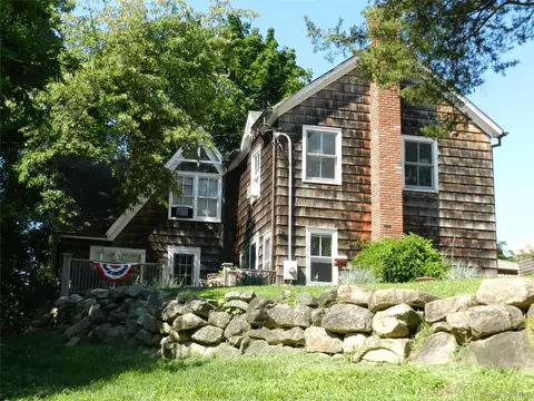 145 Shore Rd, Mount Sinai, NY 11766