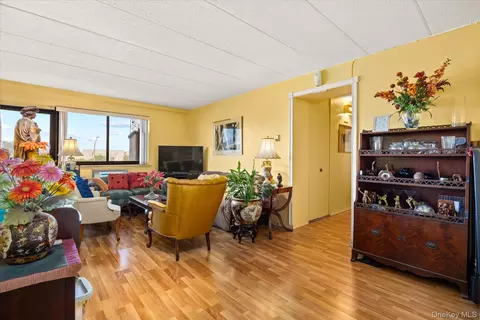 9229 Queens Blvd #6F, New York, NY 11374