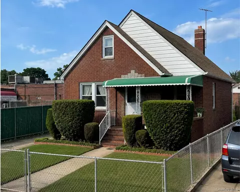 83-50 257th St, Glen Oaks, NY 11004