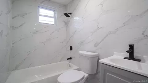 Bath - 1440 E 91st St #2, Brooklyn, NY 11236 photo 1 of 1