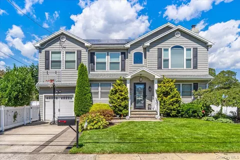 49 Brendan Ave, Massapequa Park, NY 11762