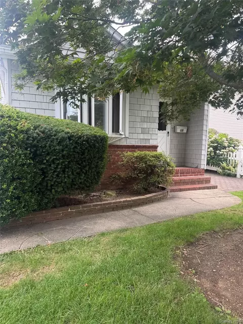 1915 Carroll Ave, Merrick, NY 11566