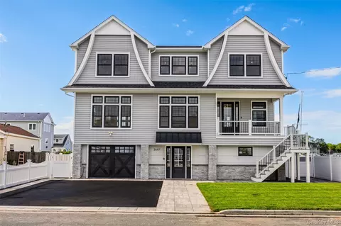 3681 Naomi St, Seaford, NY 11783