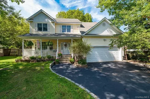 4 Fable Rd, Saint James, NY 11780