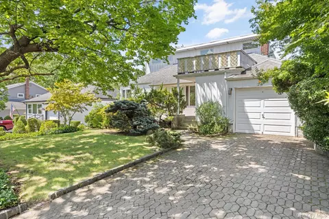 24 Cornell Dr, North Hempstead, NY 11020