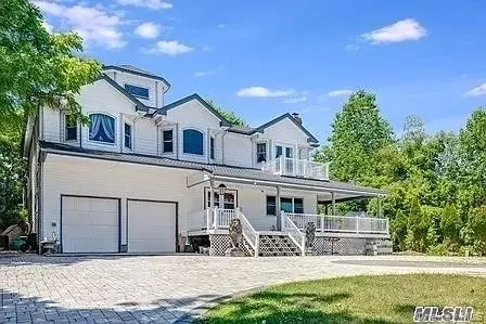 31 Bevin Rd, Northport, NY 11768