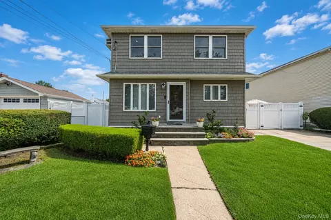 110 Bert Ave, Westbury, NY 11590