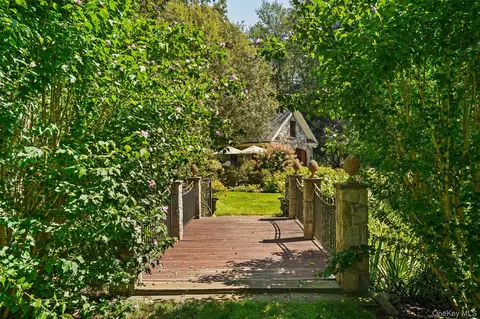 Exterior - 29 Upper Hook Rd, Katonah, NY 10536 photo 10 of 14