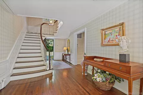 Entry Way - 29 Upper Hook Rd, Katonah, NY 10536 photo 2 of 5
