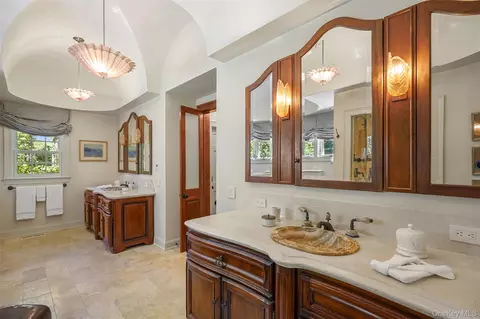 Bath - 29 Upper Hook Rd, Katonah, NY 10536 photo 1 of 3