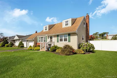 117 Midwood Ave, Farmingdale, NY 11735