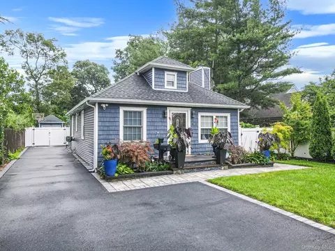 1325 Ackerson Blvd, Bay Shore, NY 11706