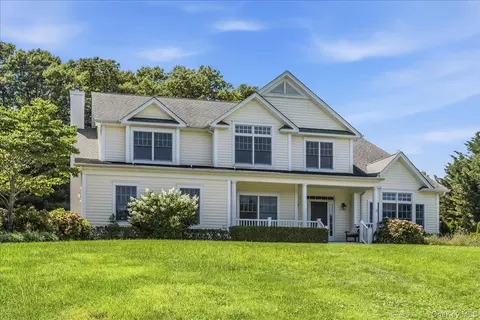 5 Preston Hollow Ct, Northport, NY 11768