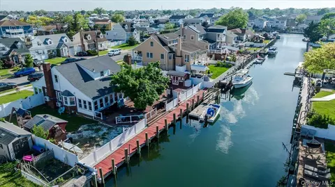 48 W 3rd St, Freeport, NY 11520