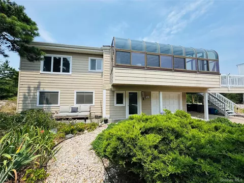 83 Hawser Dr, Babylon, NY 11702