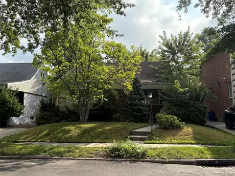 53-17 203rd St, New York, NY 11364