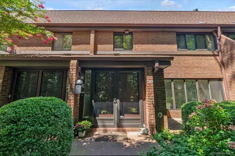 39 Spring Holw, North Hempstead, NY 11576
