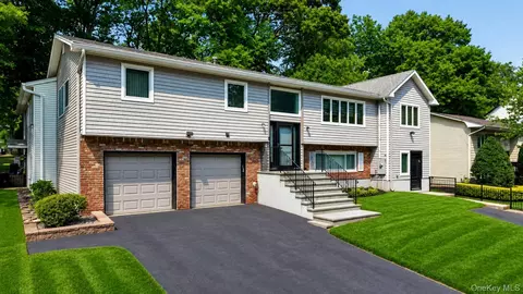 10 Sam Law Dr, Ramapo, NY 10952