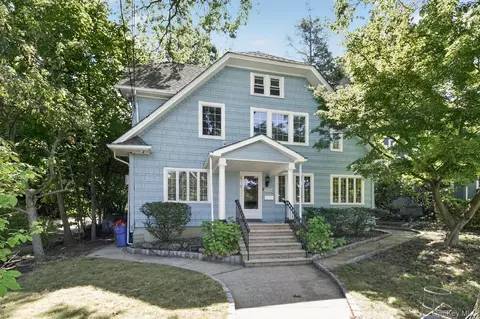 24640 Alameda Ave, New York, NY 11362