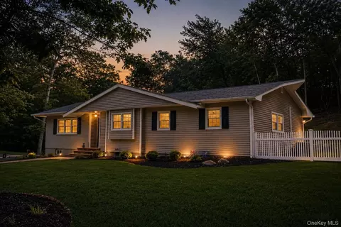 1 Gables Blvd, Setauket, NY 11733