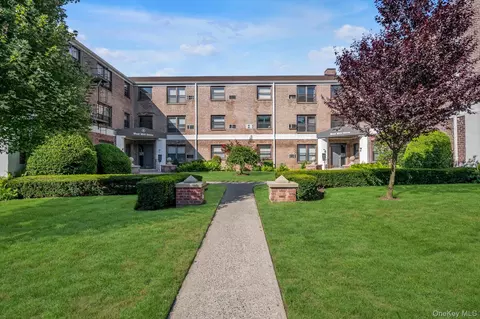 2 W Mill Dr #1B, North Hempstead, NY 11021